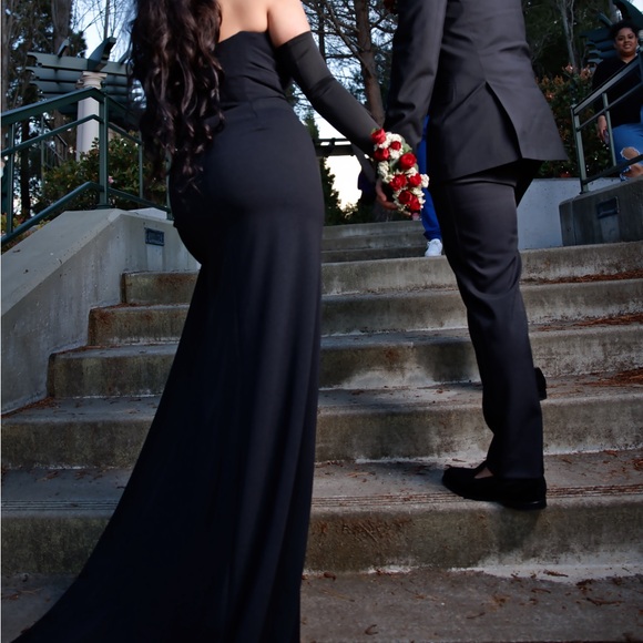 Custom made prom dress, only worn once, no tears, was cleaned, - Picture 4 of 7